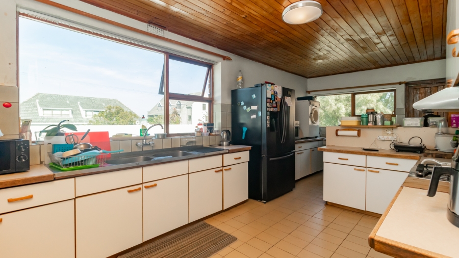 4 Bedroom Property for Sale in Table View Western Cape